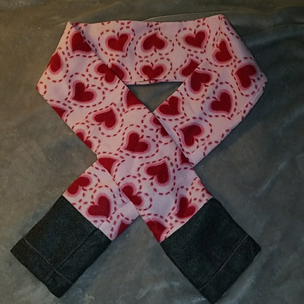 Heart handwarming scarf